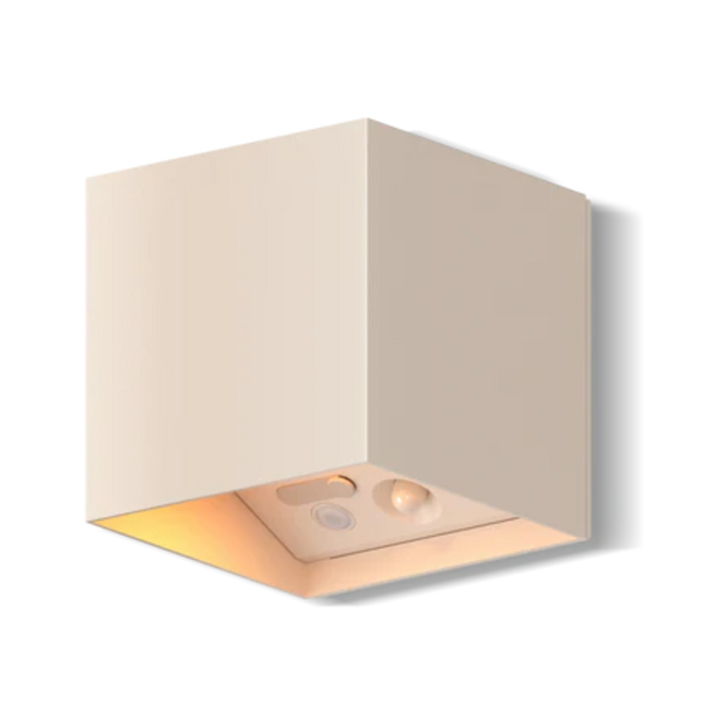 Calex Applique da esterno a batteria con sensore Volterra, sabbia, IP44 Calex Applique da esterno a batteria con sensore Volterra, sabbia, IP44